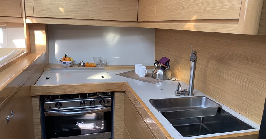 Dufour 520 GL | Greenleaf