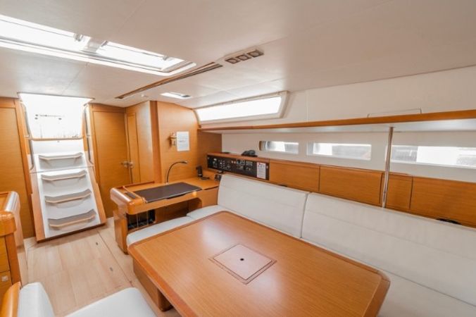 Jeanneau Sun Odyssey 519 | Perro Blanco