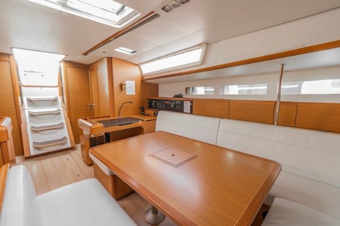 Jeanneau Sun Odyssey 519 | Perro Blanco