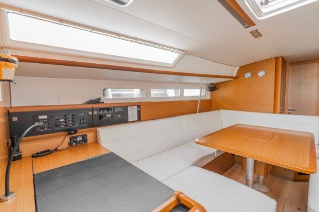 Jeanneau Sun Odyssey 519 | Perro Blanco