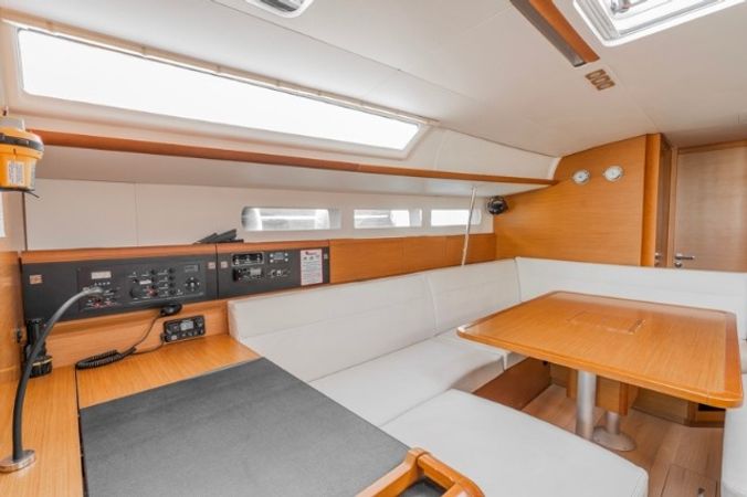Jeanneau Sun Odyssey 519 | Perro Blanco