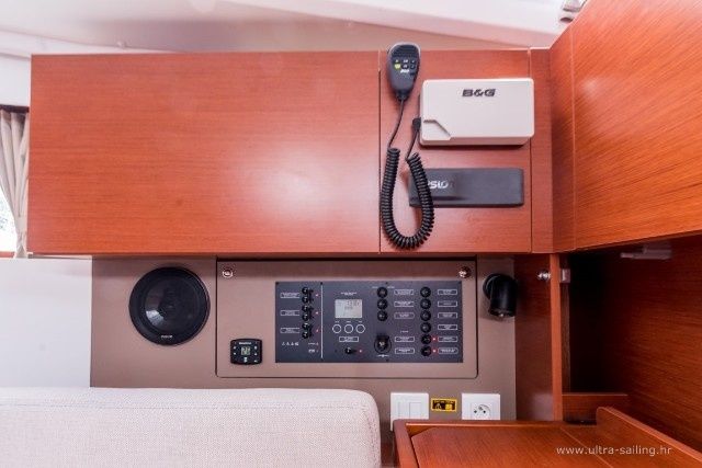 Beneteau Oceanis 35 | Bela