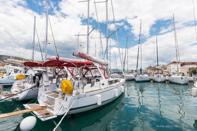 Beneteau Oceanis 35 | Bela