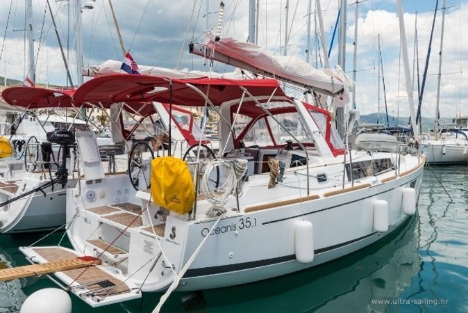 Beneteau Oceanis 35 | Bela