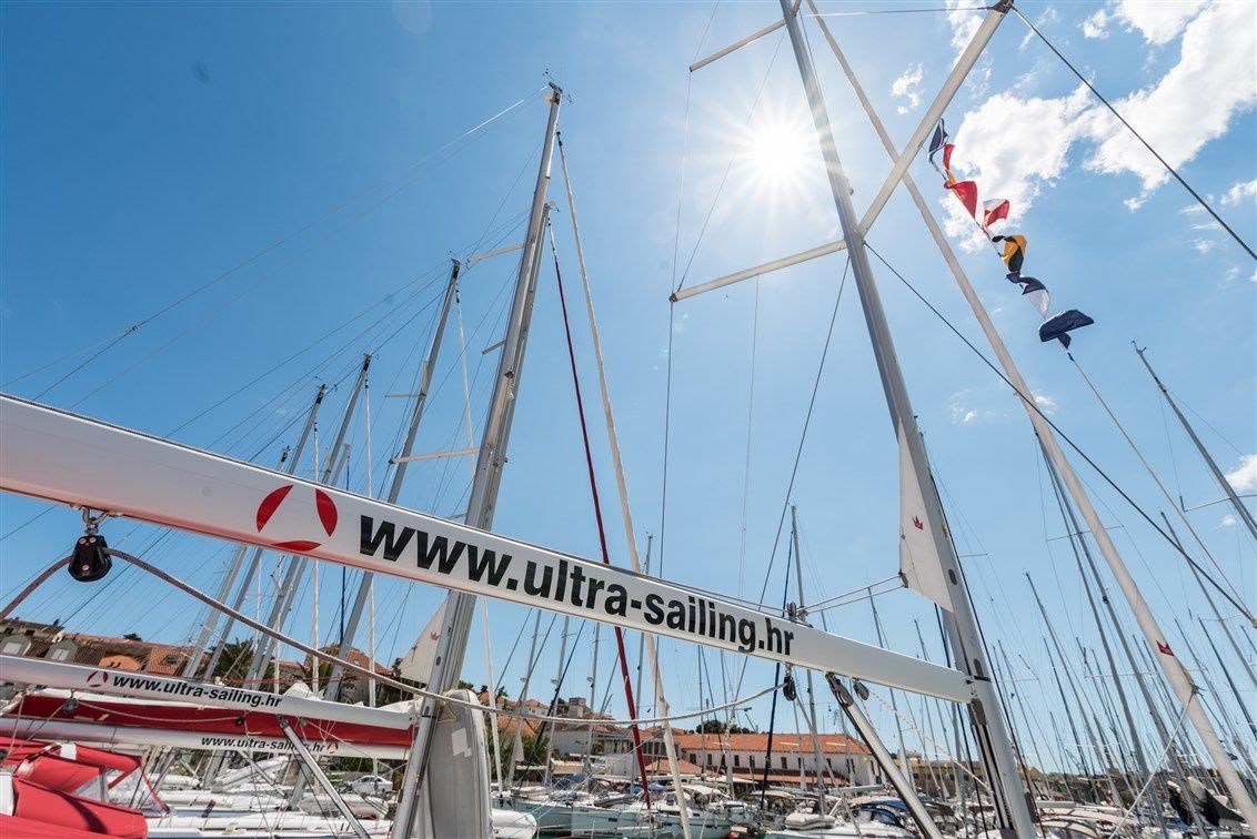 Beneteau Oceanis 45 | Mobula One