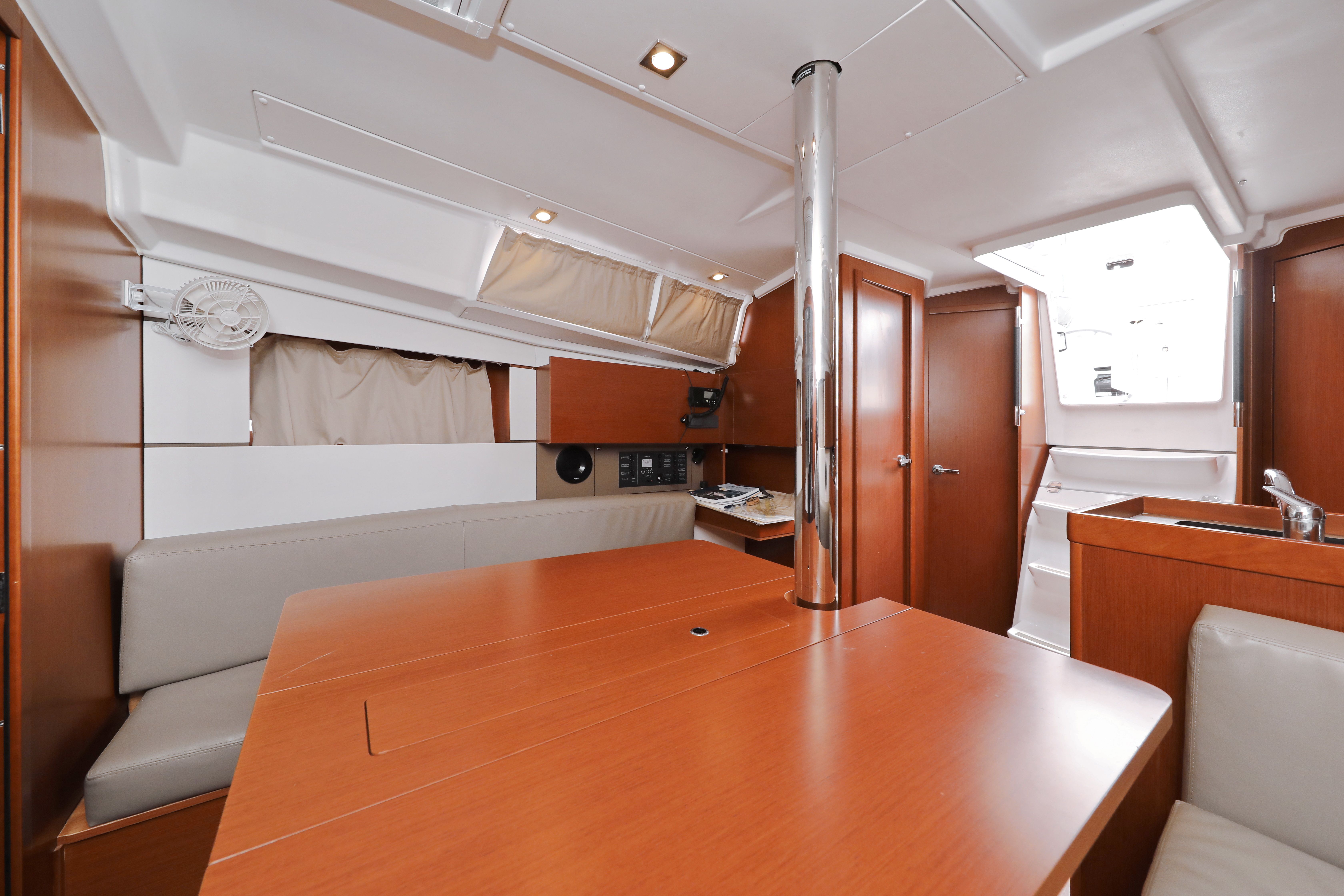 Beneteau Oceanis 35.1 | Idila