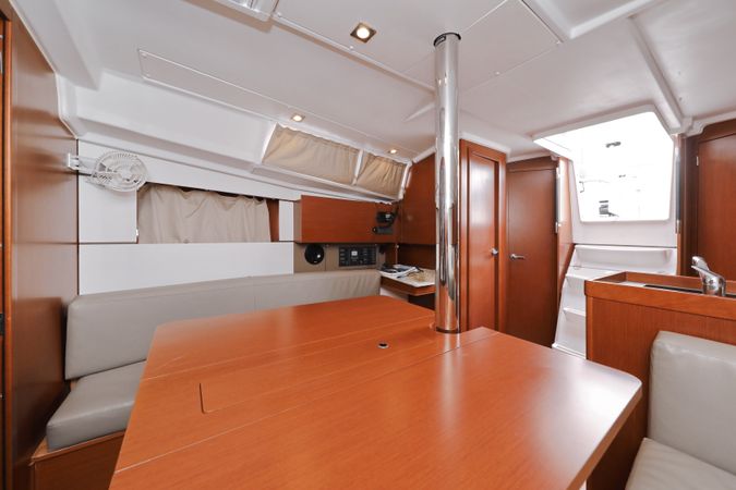 Beneteau Oceanis 35.1 | Idila