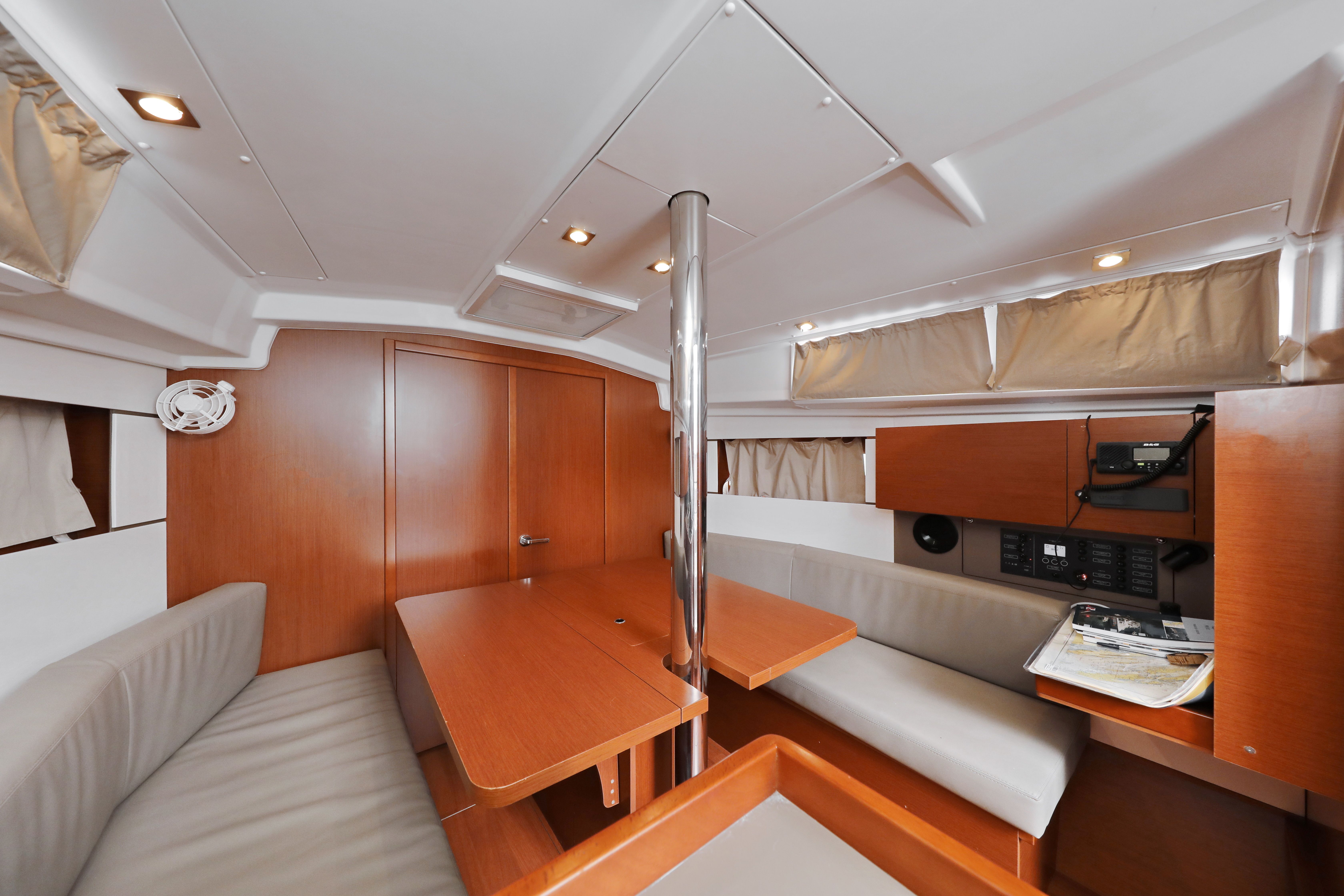 Beneteau Oceanis 35.1 | Idila