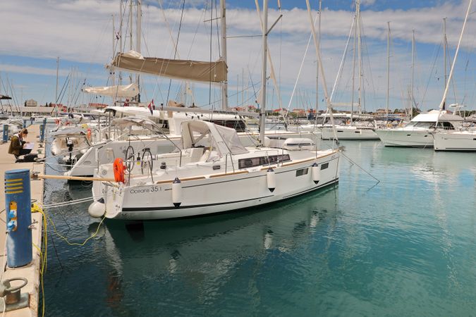 Beneteau Oceanis 35.1 | Idila