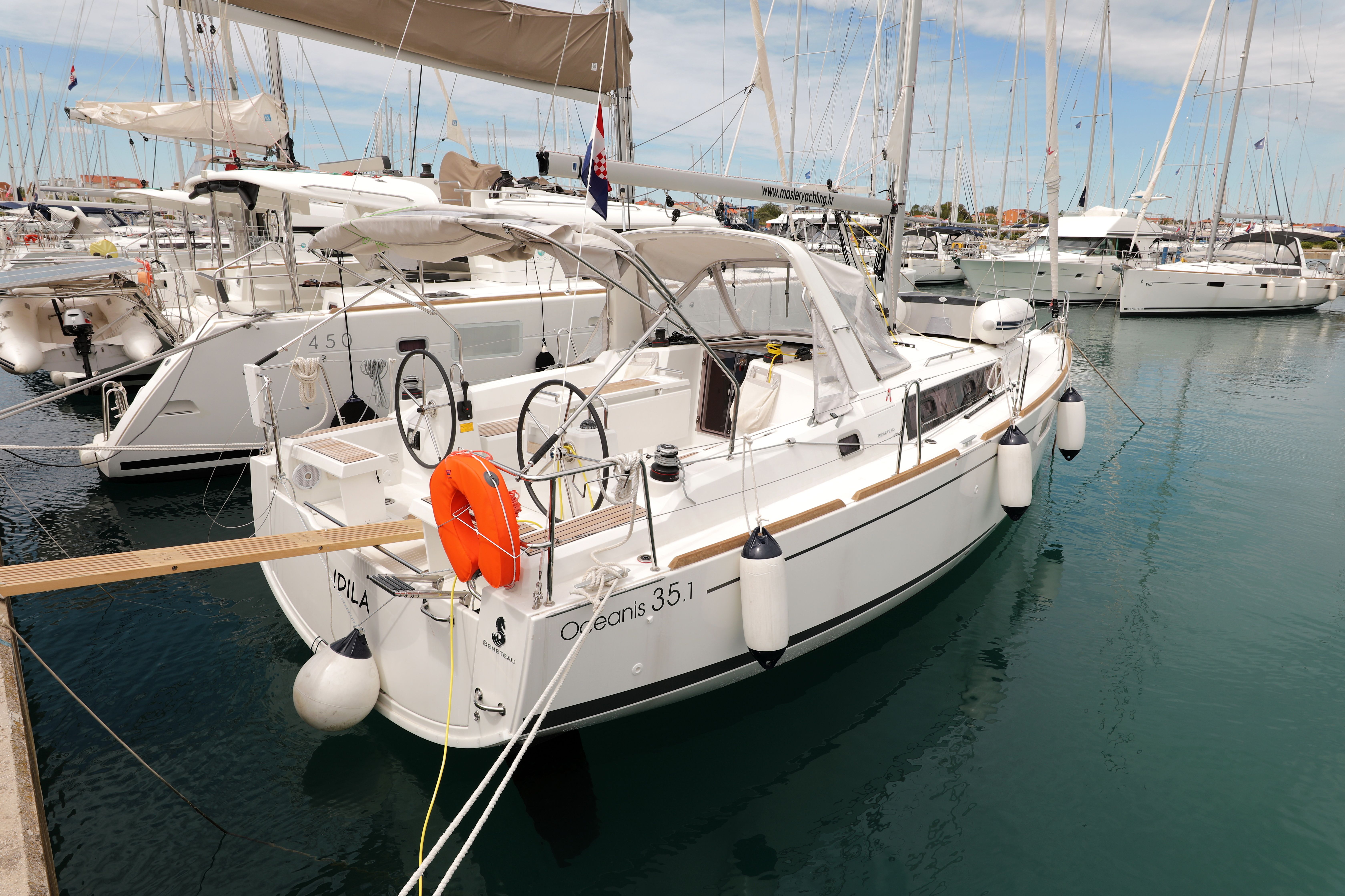 Beneteau Oceanis 35.1 | Idila