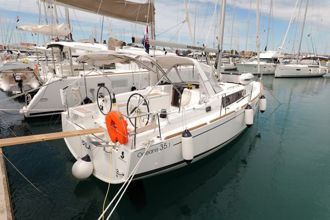 Beneteau Oceanis 35.1 | Idila