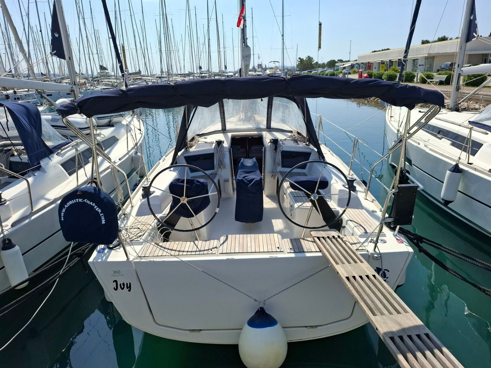 Dufour 360 | Ivy