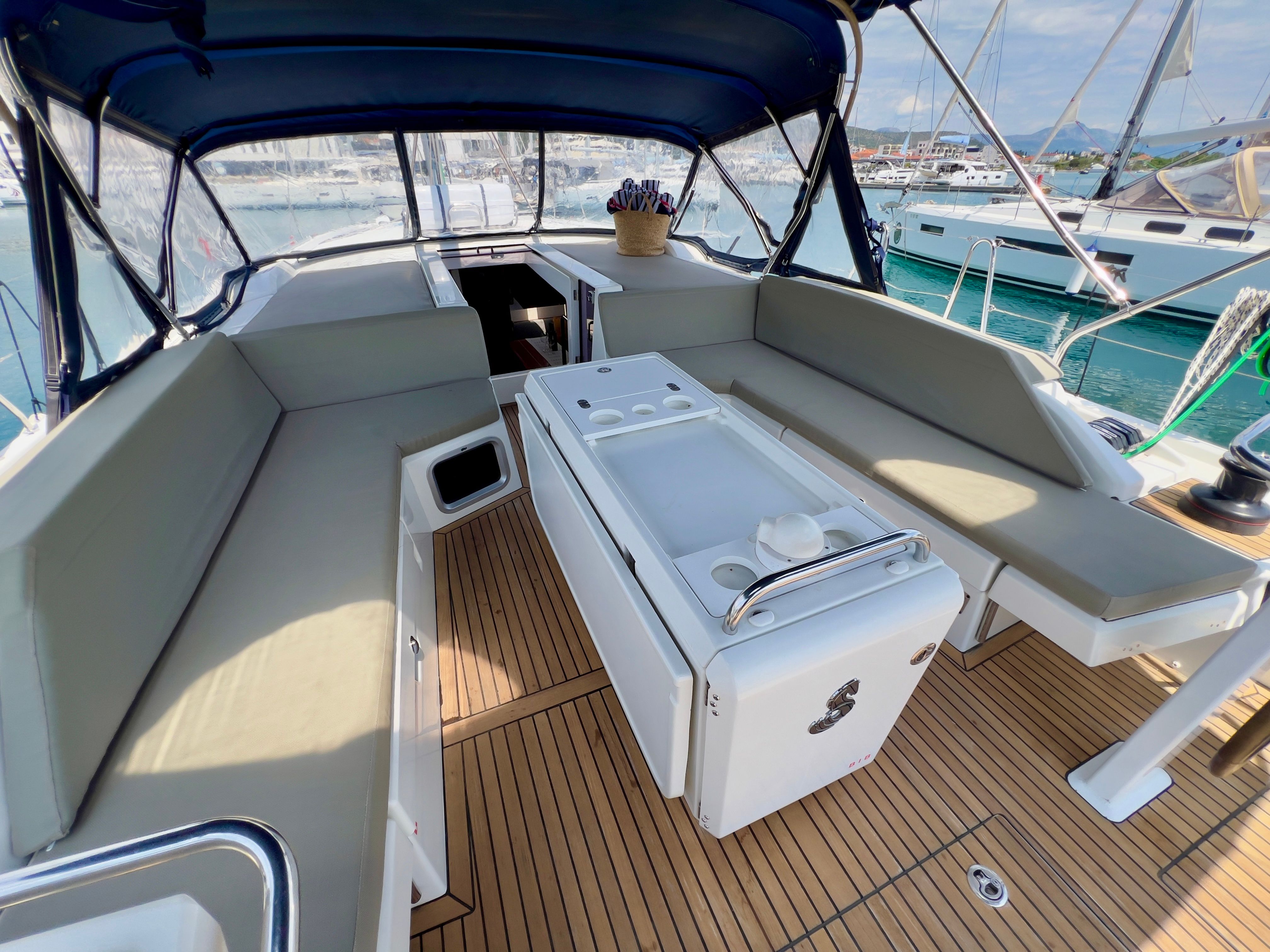 Beneteau Oceanis 51.1 | Salma