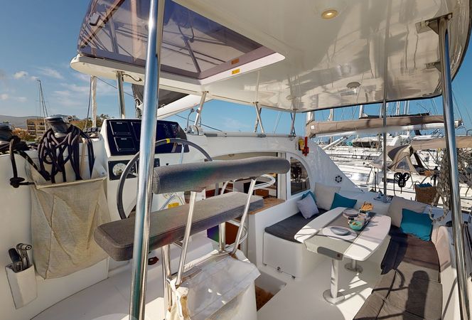 Lagoon 380 S2 | Why Knot