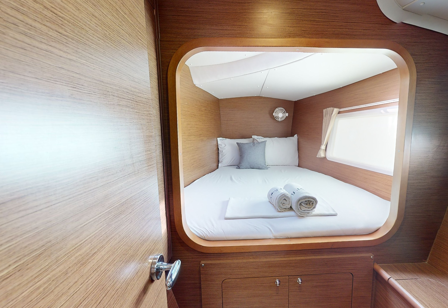 Lagoon 380 S2 | Why Knot