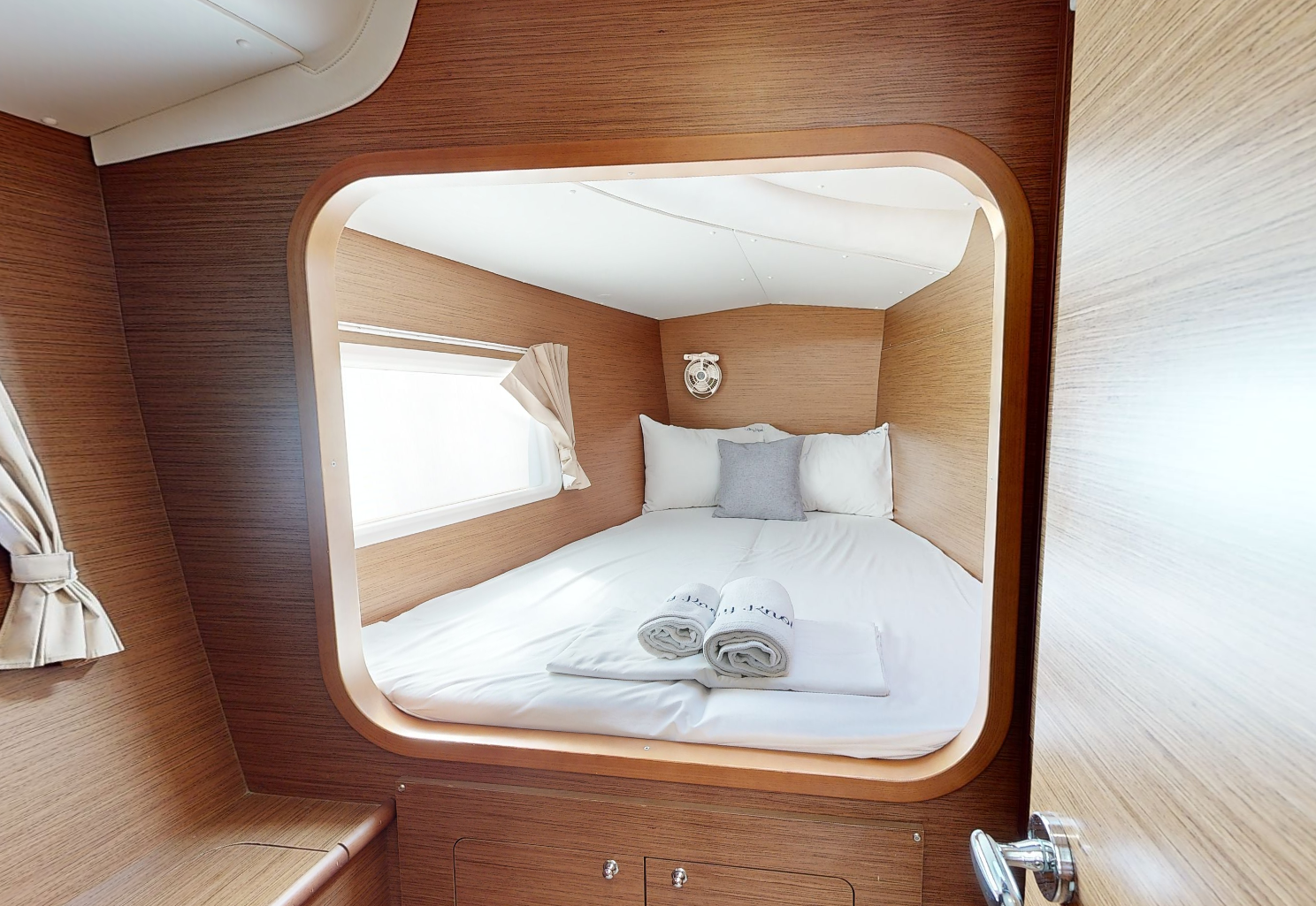 Lagoon 380 S2 | Why Knot