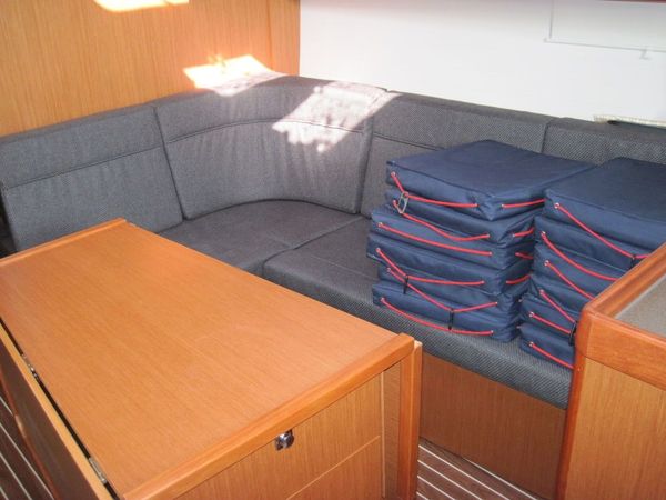 Bavaria Cruiser 37 | Jane 2