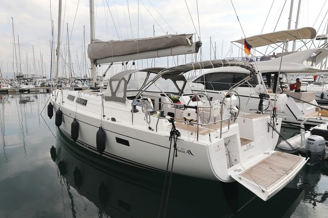 Hanse 455 | Bare Necessities