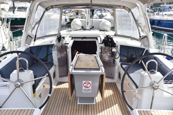 Beneteau Oceanis 41.1 | Seven