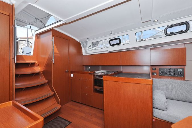 Beneteau Oceanis 41.1 | Seven