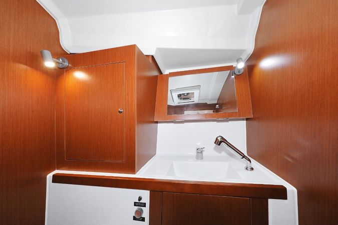 Beneteau Oceanis 41.1 | Seven