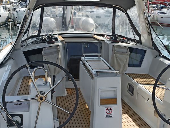 Beneteau Oceanis 38.1 | Reya
