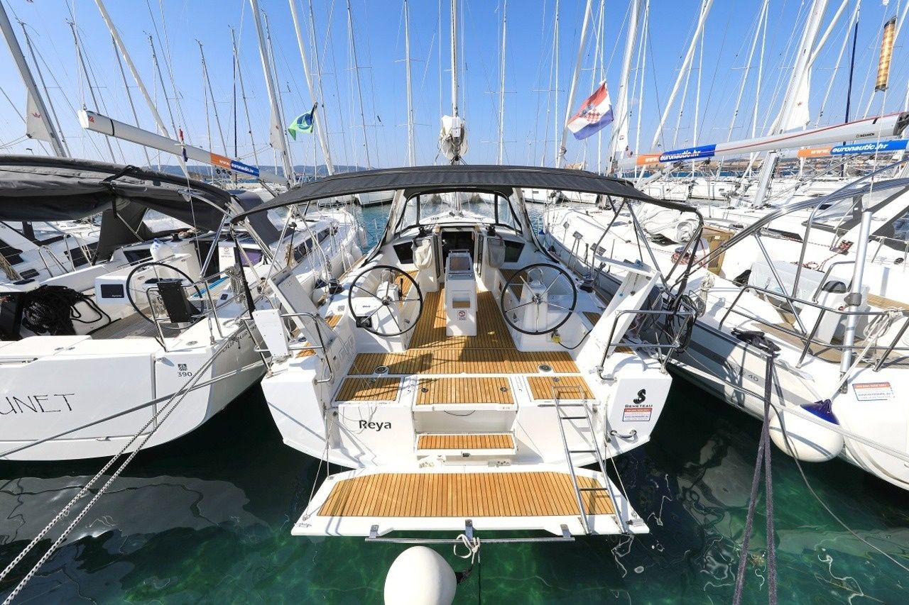 Beneteau Oceanis 38.1 | Reya