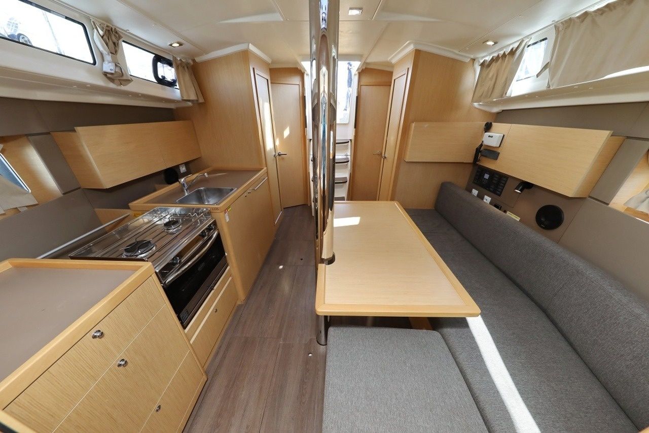 Beneteau Oceanis 38.1 | Reya