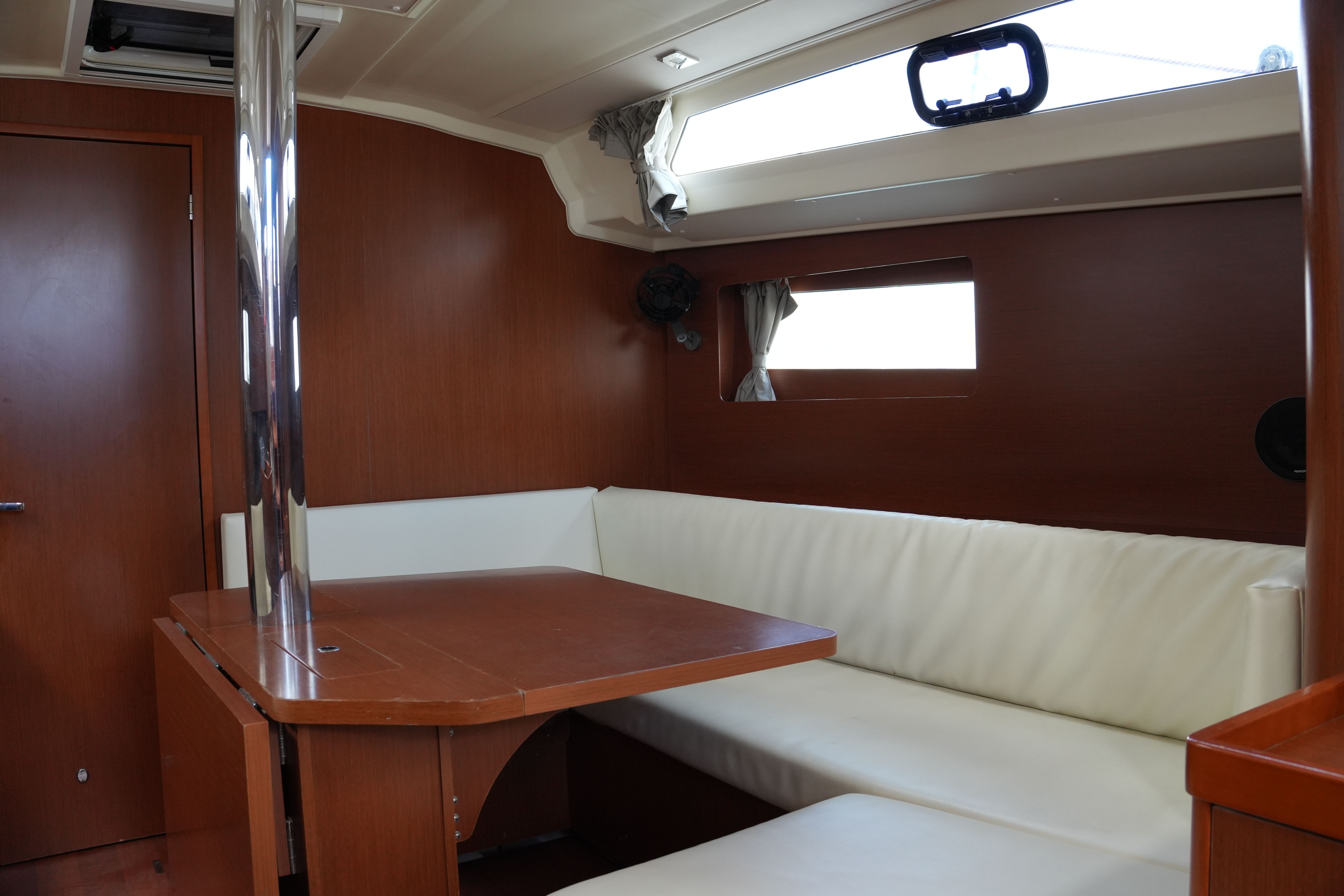 Beneteau Oceanis 41.1 | Poros