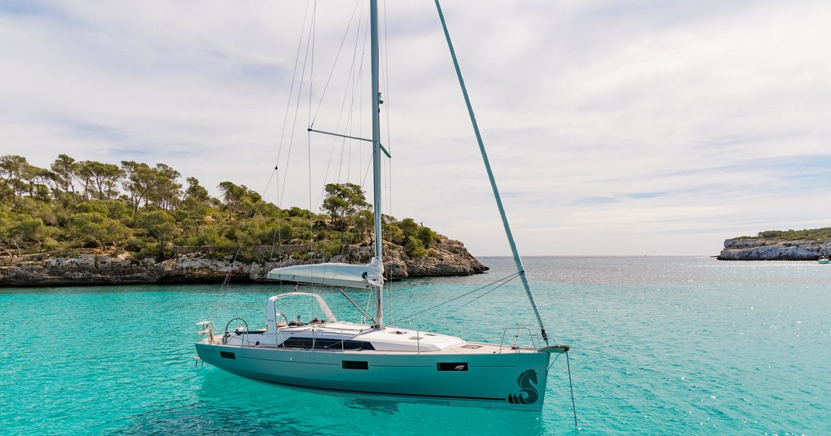 Яхта Beneteau 41