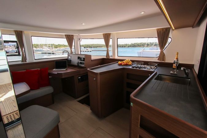 Lagoon 42 | Ice Cat