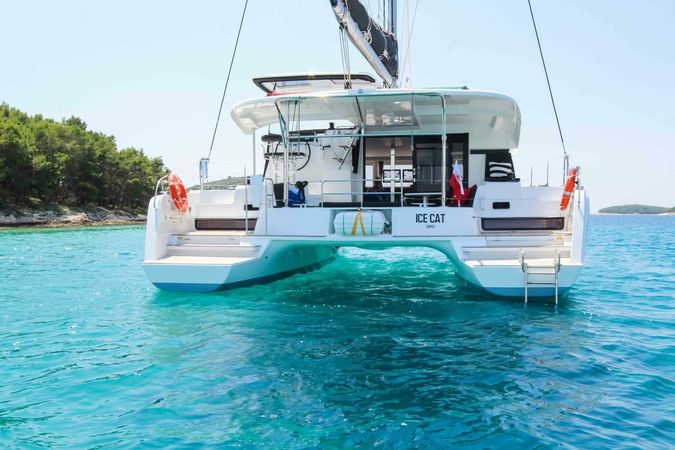 Lagoon 42 | Ice Cat