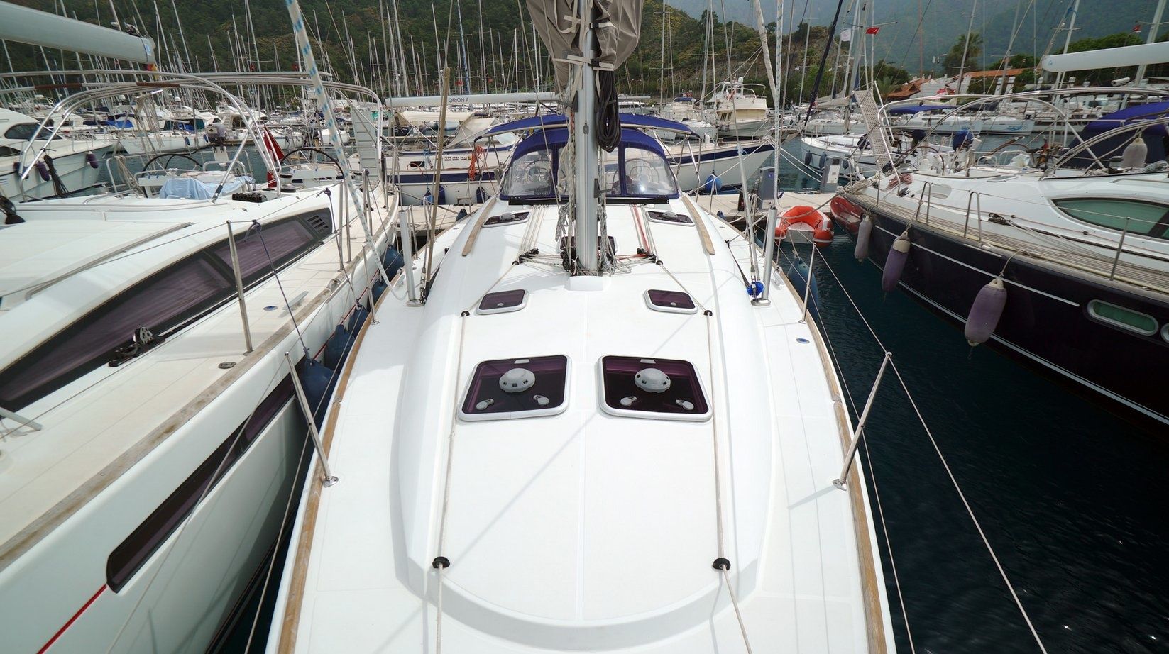 Jeanneau Sun Odyssey 44i | Night and Day