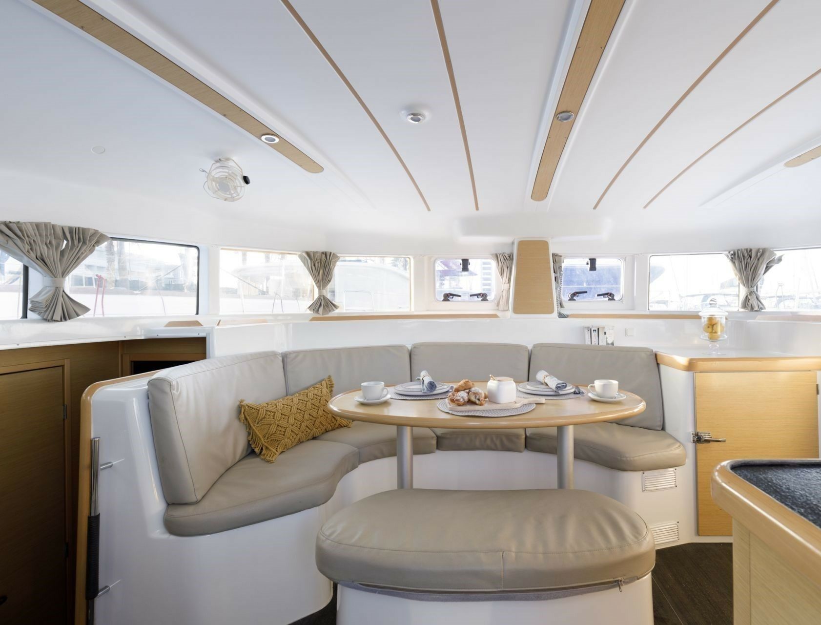 Lagoon 380 S2 | Astra