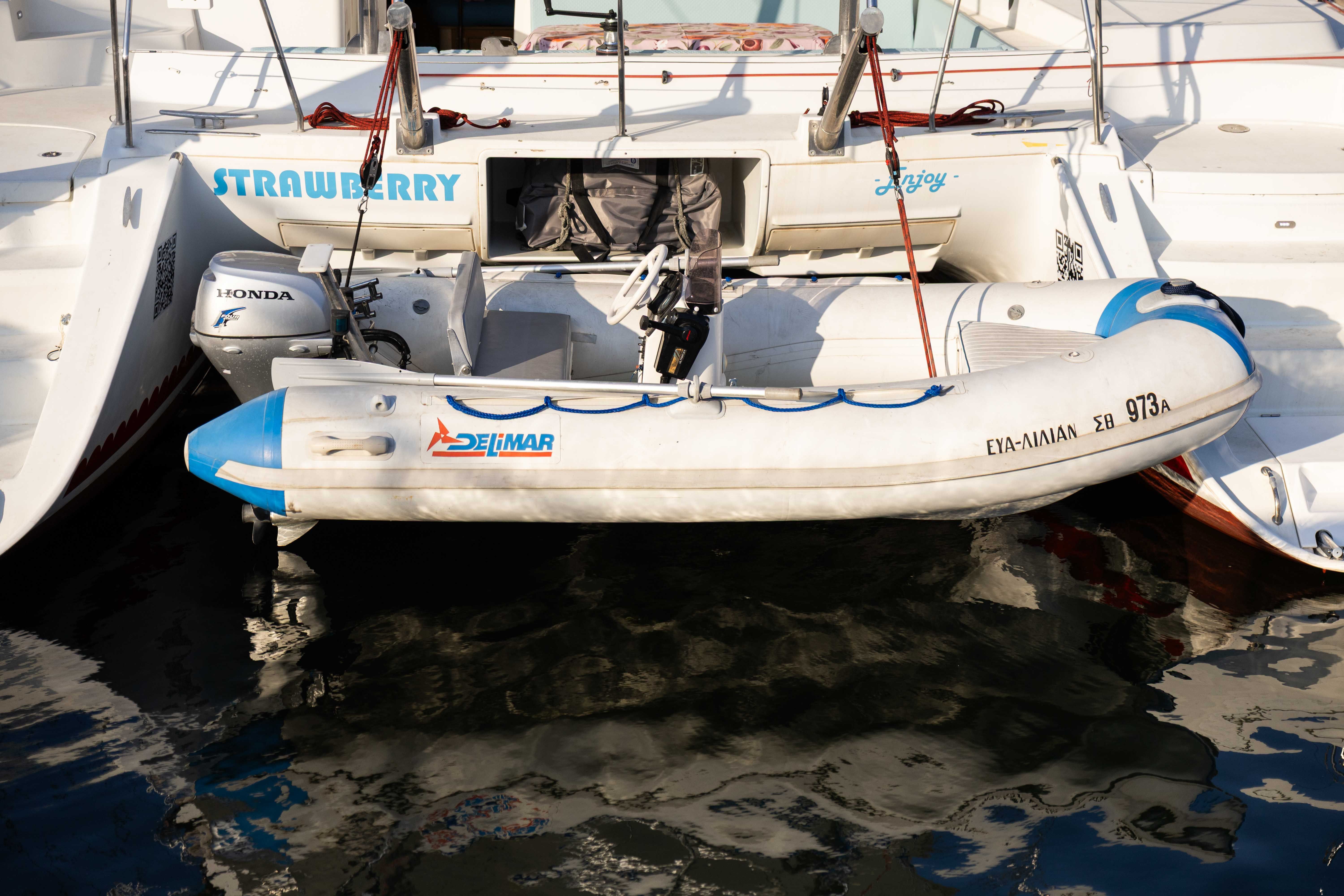 Lagoon 440 | Strawberry