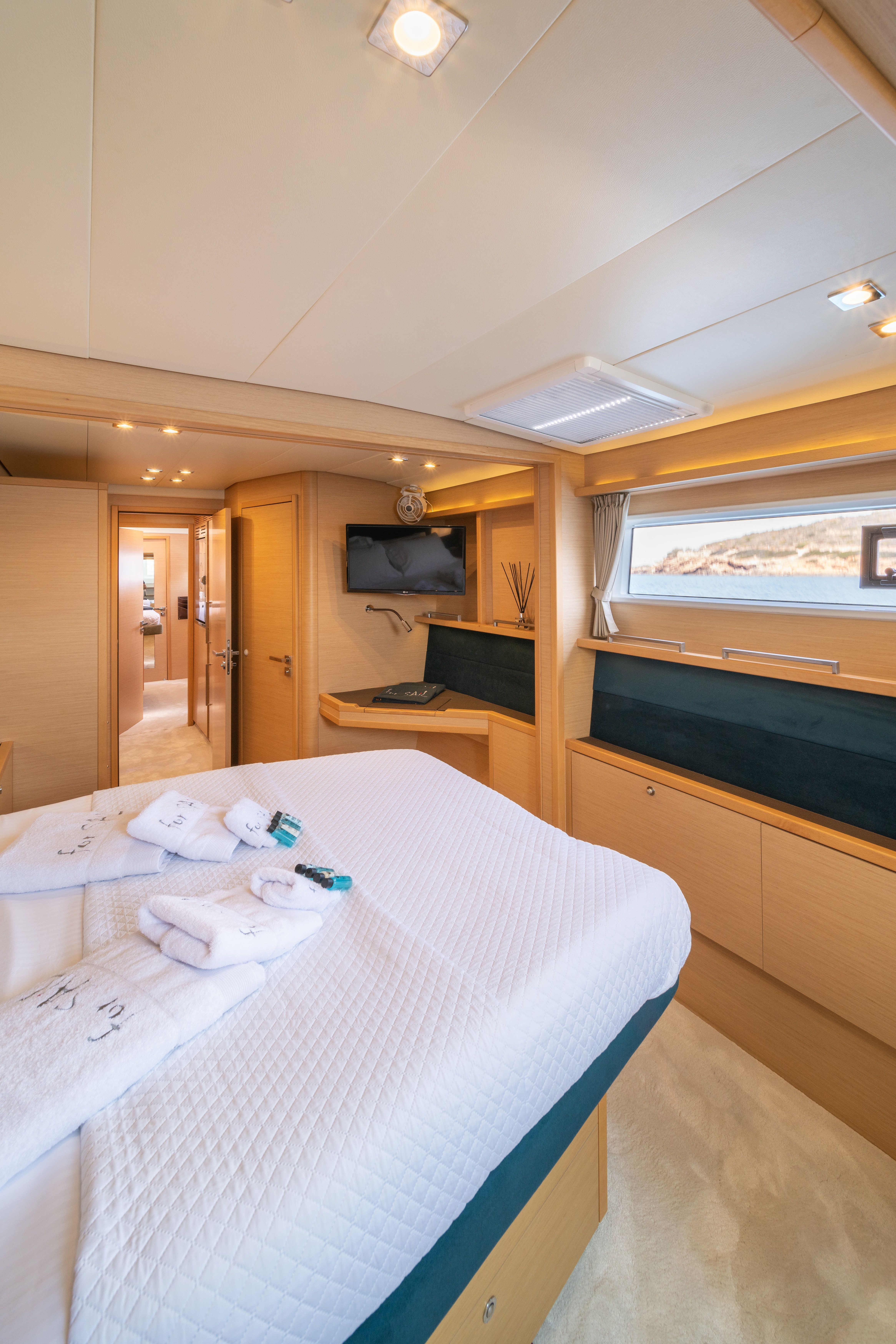 Lagoon 560 S2 | For Sail