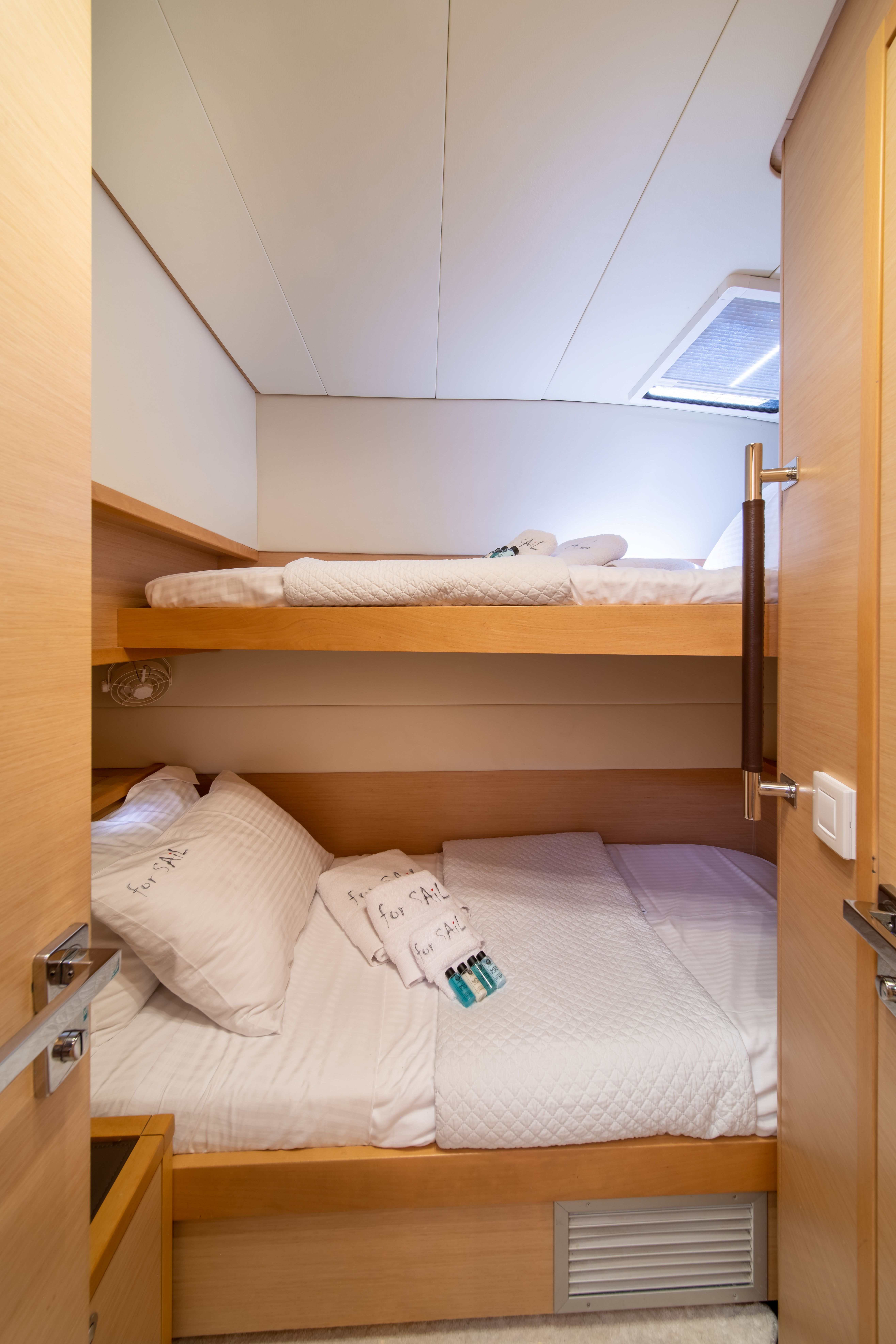 Lagoon 560 S2 | For Sail