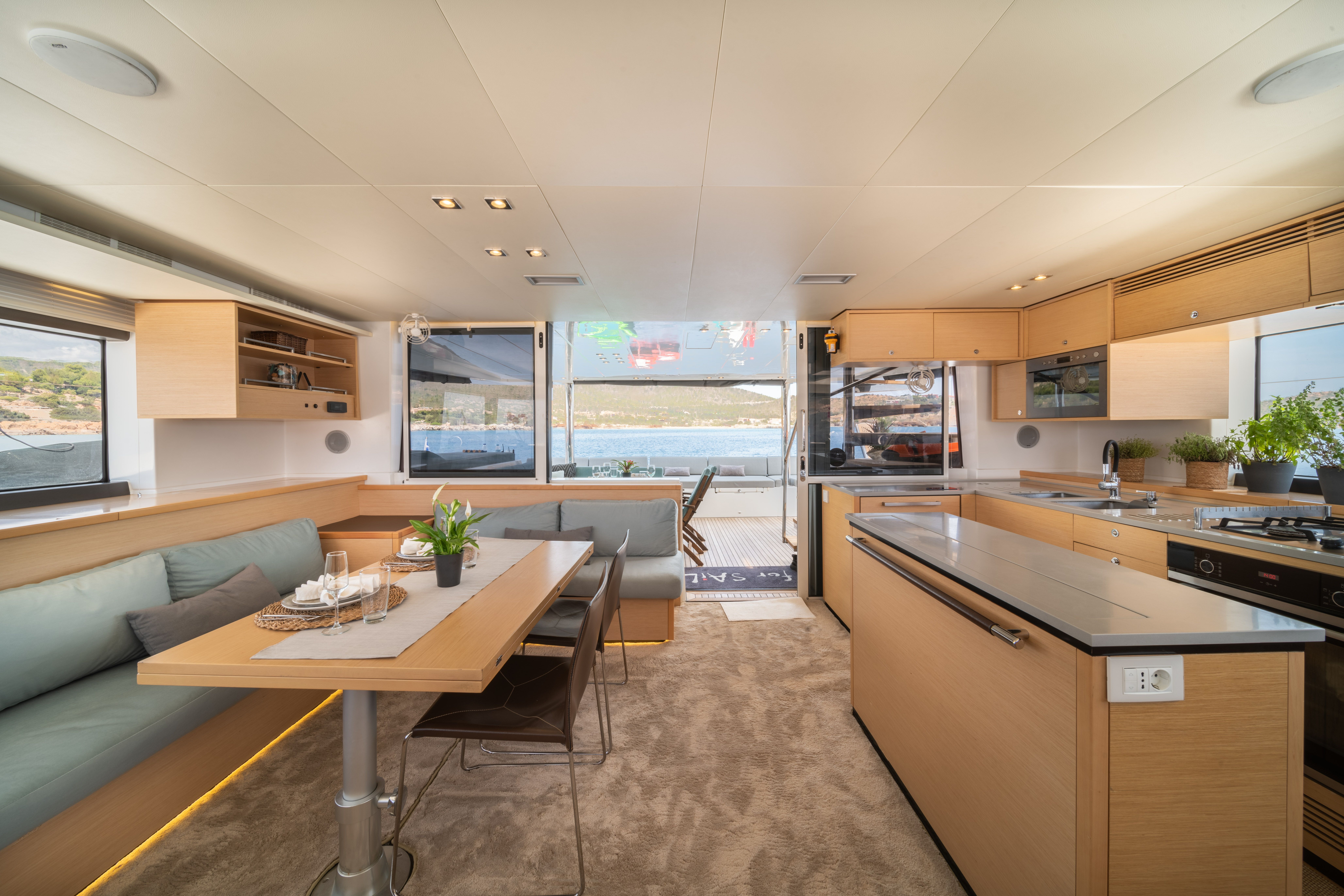 Lagoon 560 S2 | For Sail