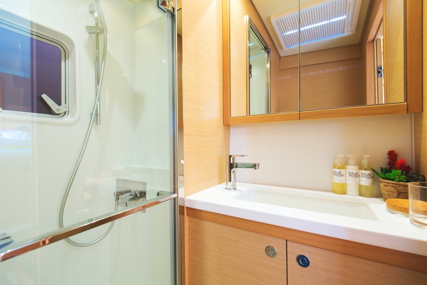 Lagoon 52 F | Blue Moon