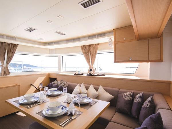 Lagoon 52 F | Blue Moon