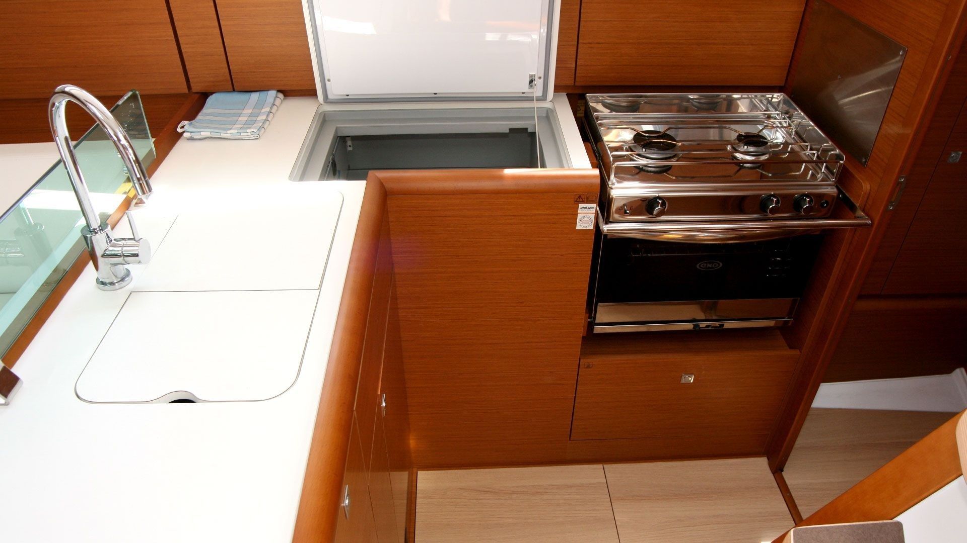 Jeanneau Sun Odyssey 389 | Tina