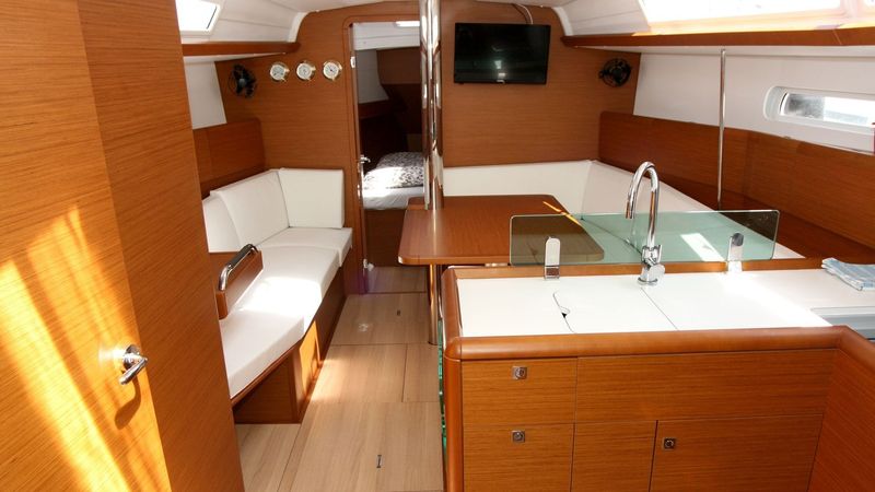 Jeanneau Sun Odyssey 389 | Tina