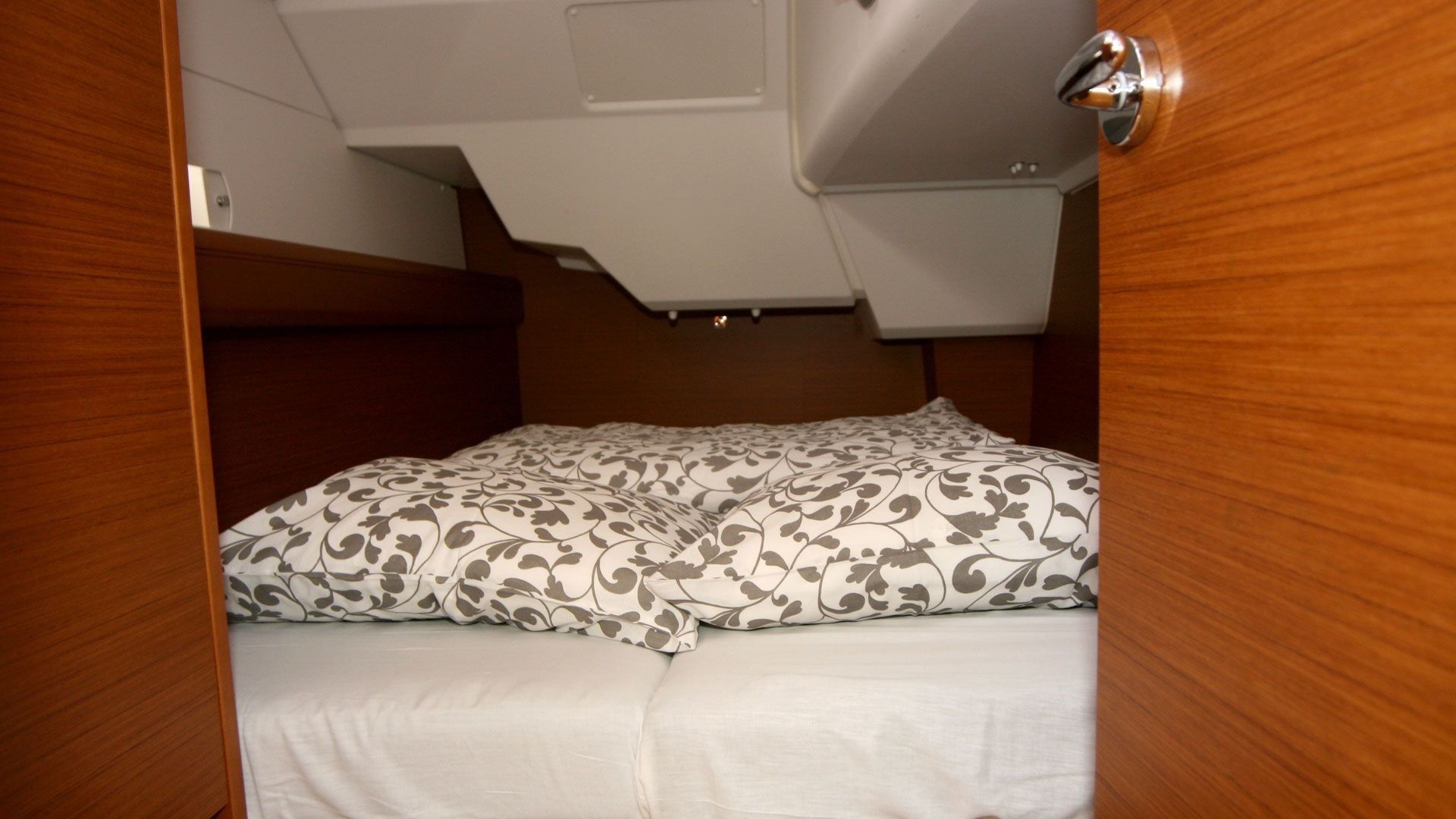 Jeanneau Sun Odyssey 389 | Tina