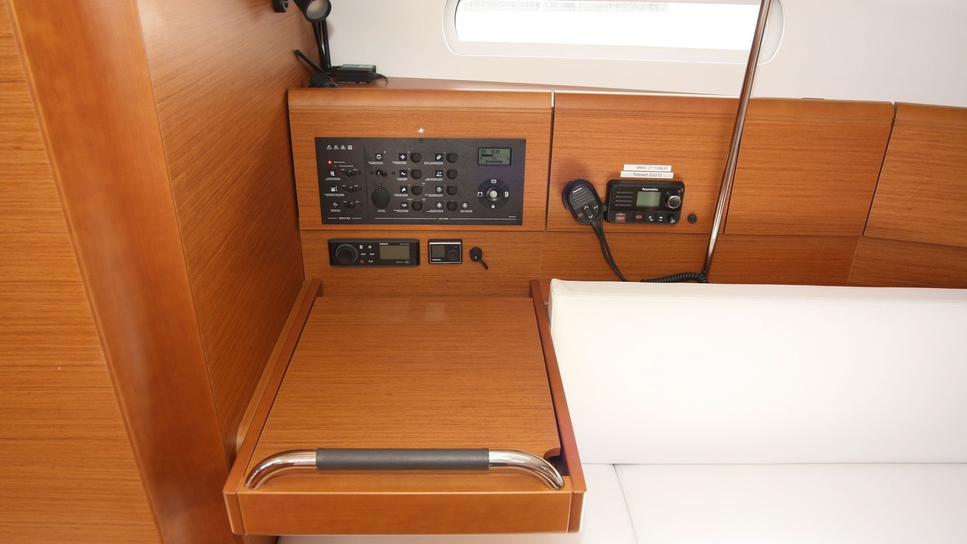 Jeanneau Sun Odyssey 389 | Tina
