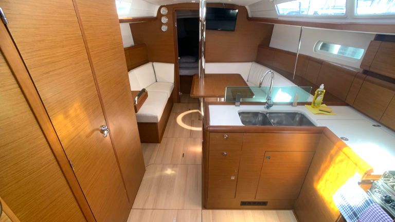 Jeanneau Sun Odyssey 389 | Amadeus