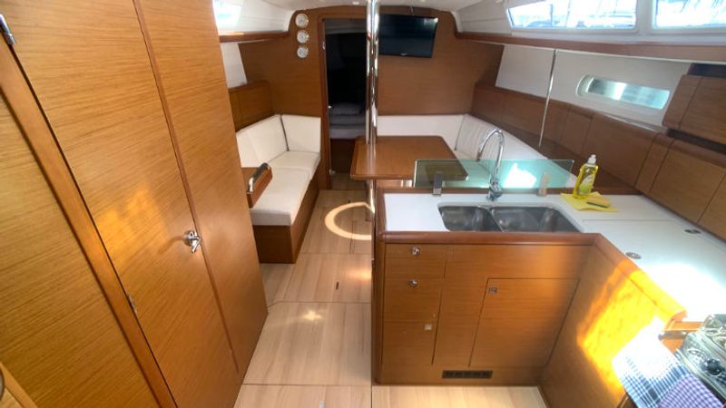 Jeanneau Sun Odyssey 389 | Amadeus