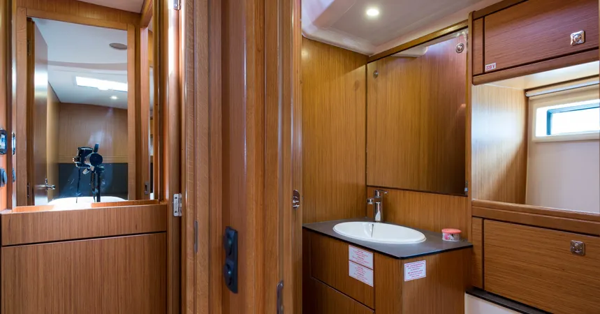 Bavaria Cruiser 56 | Breathless70