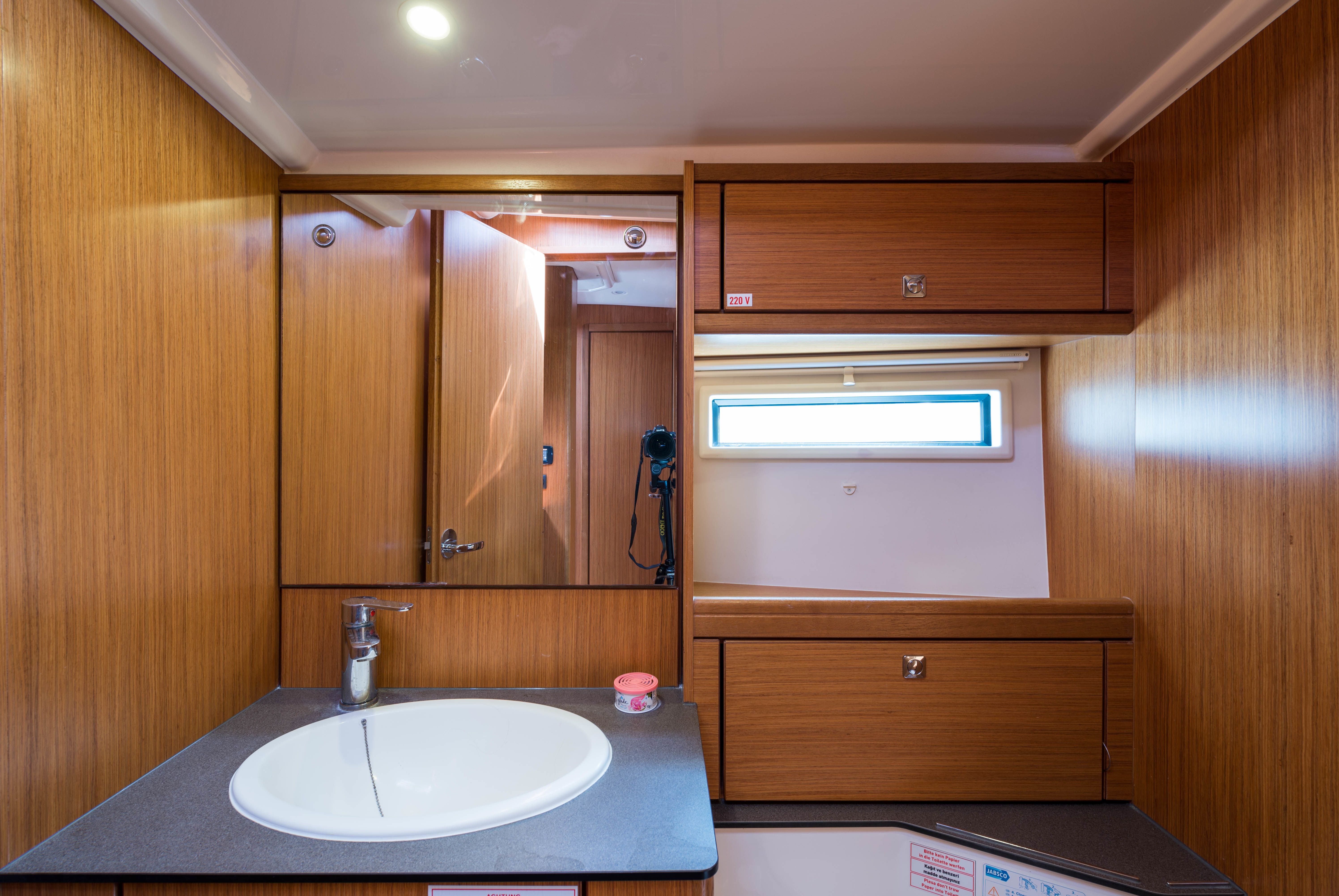 Bavaria Cruiser 56 | Breathless76