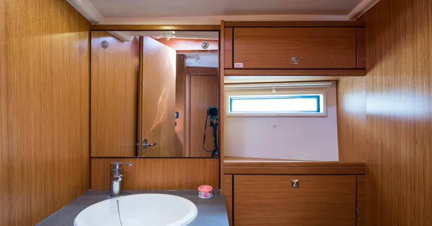 Bavaria Cruiser 56 | Breathless76