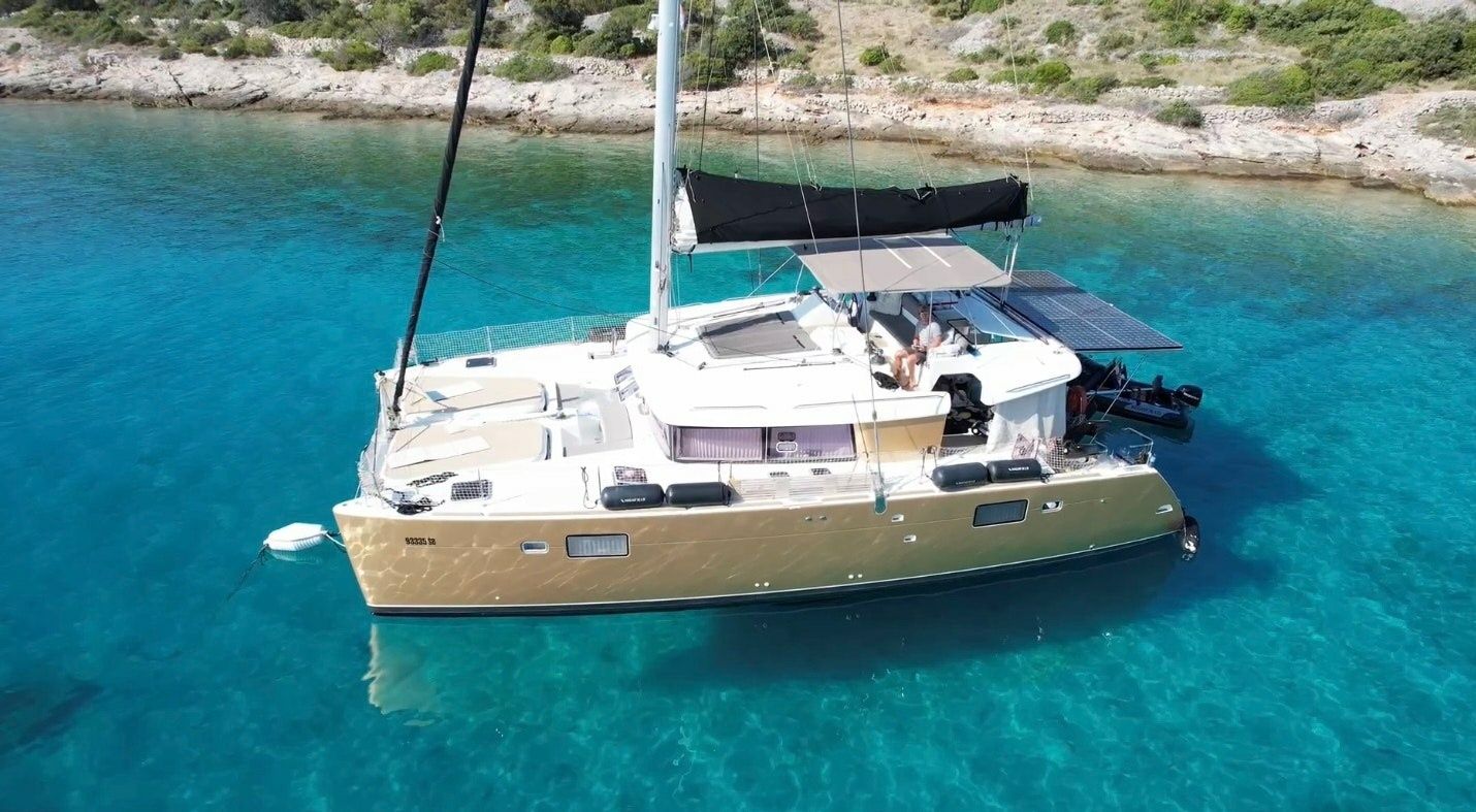 Lagoon 450 F | Black Duck